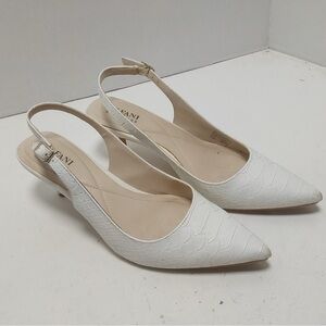 ALFANI Womens White Kitten Heels. Sz 8.